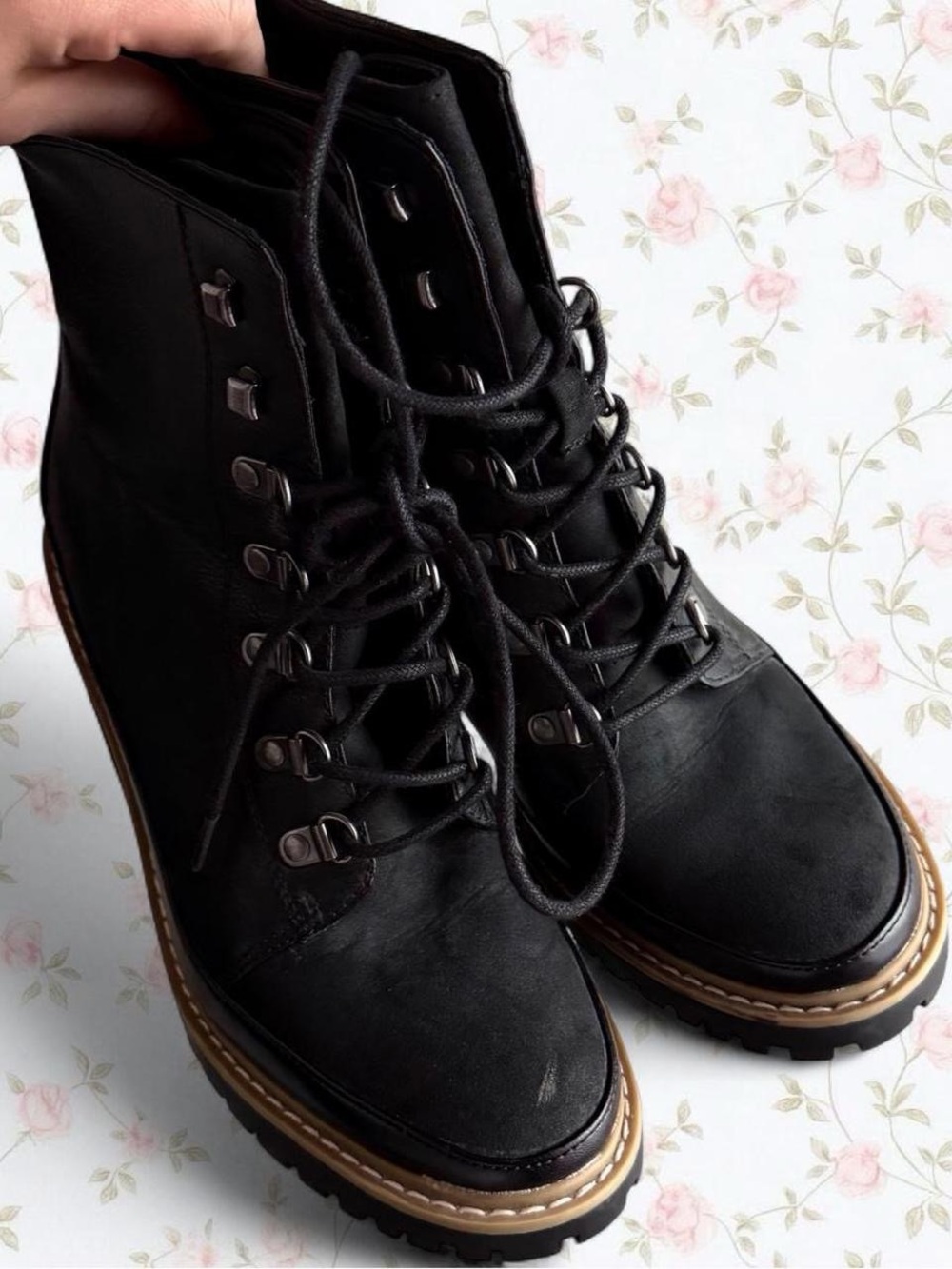 Black Lace-Up Women's Hiking Boots